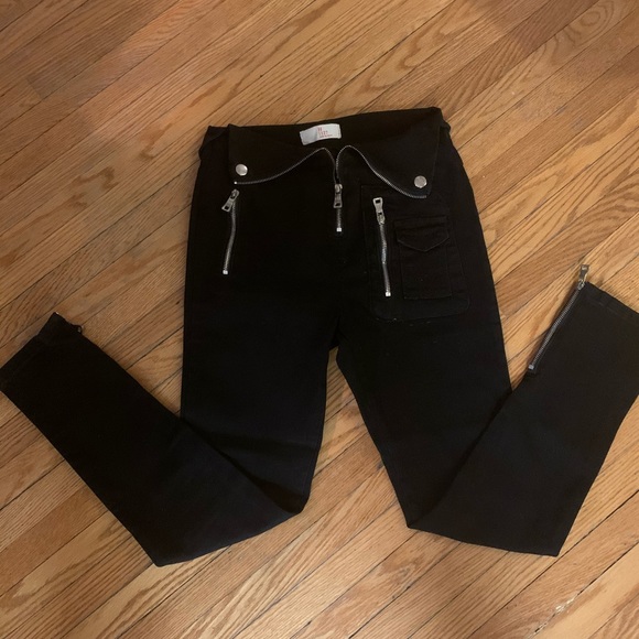 Black pants with zipper detail - Picture 2 of 3